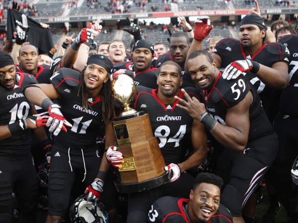 2011: The Bearcats win their fourth Big East title in football