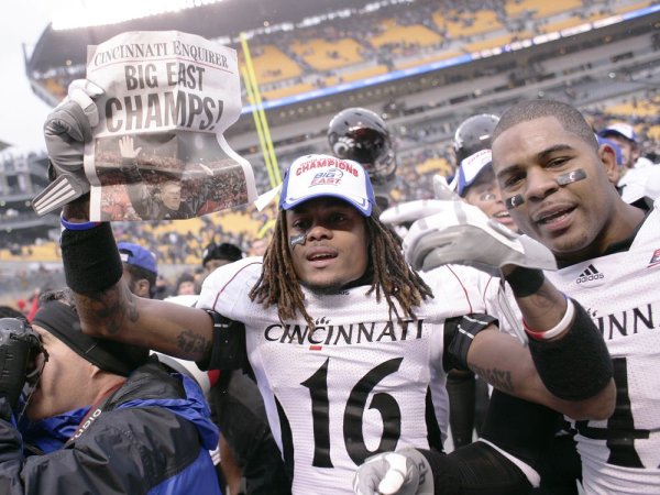 2009: The Bearcats win their third Big East title in football