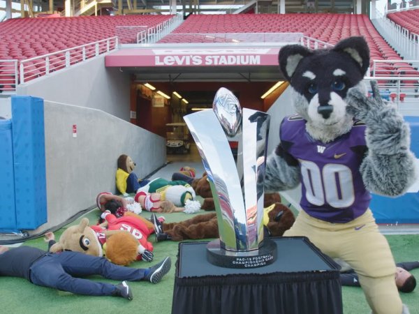 2016: The Washington football team wins its first Pac-12 championship